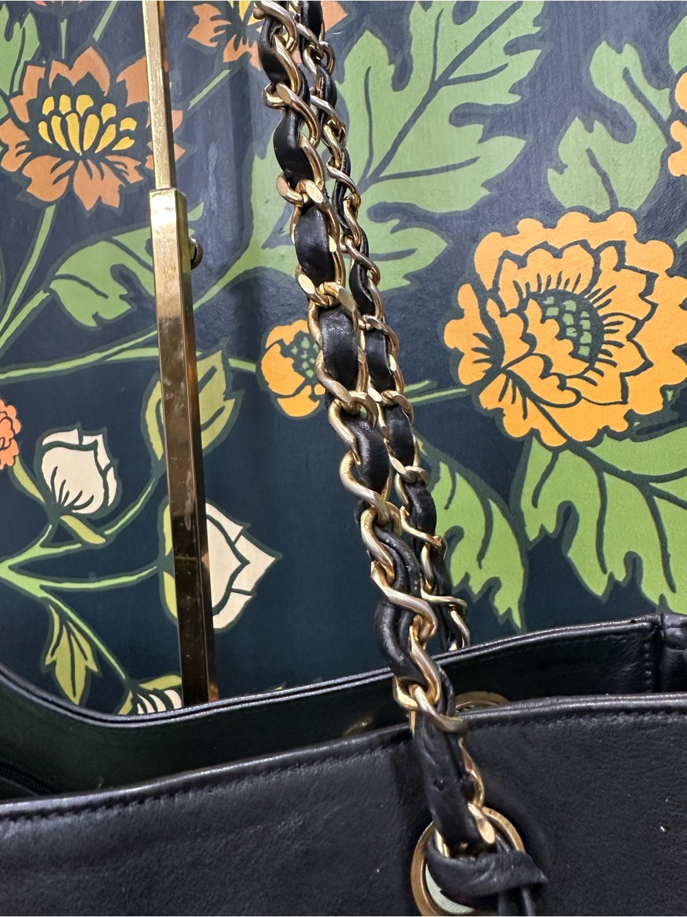 Vintage Chanel Black Lambskin Chain Tote Bag CC Medallion Quilted Trim | Italy - Picture 7 of 15